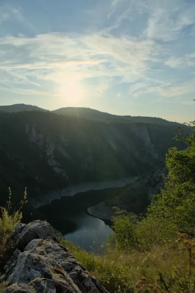 Sonnenuntergang an der Aussichtsplattform Gebet über der Uvac-Schlucht in Serbien.