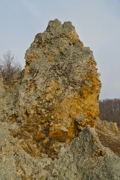 Die "Orlovy skály", Felsformationen in Fruška Gora, Serbien, im Fine Art Stil fotografiert.