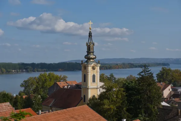 Pogled sa kule Gardoš u Zemunu, Srbija, na reku i gradski pejzaž